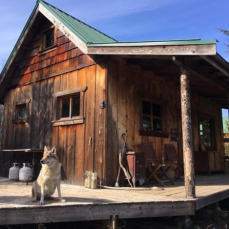 Отель Maple Heart Ranch Shawnigan Lake Экстерьер фото