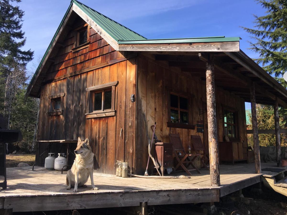 Отель Maple Heart Ranch Shawnigan Lake Экстерьер фото